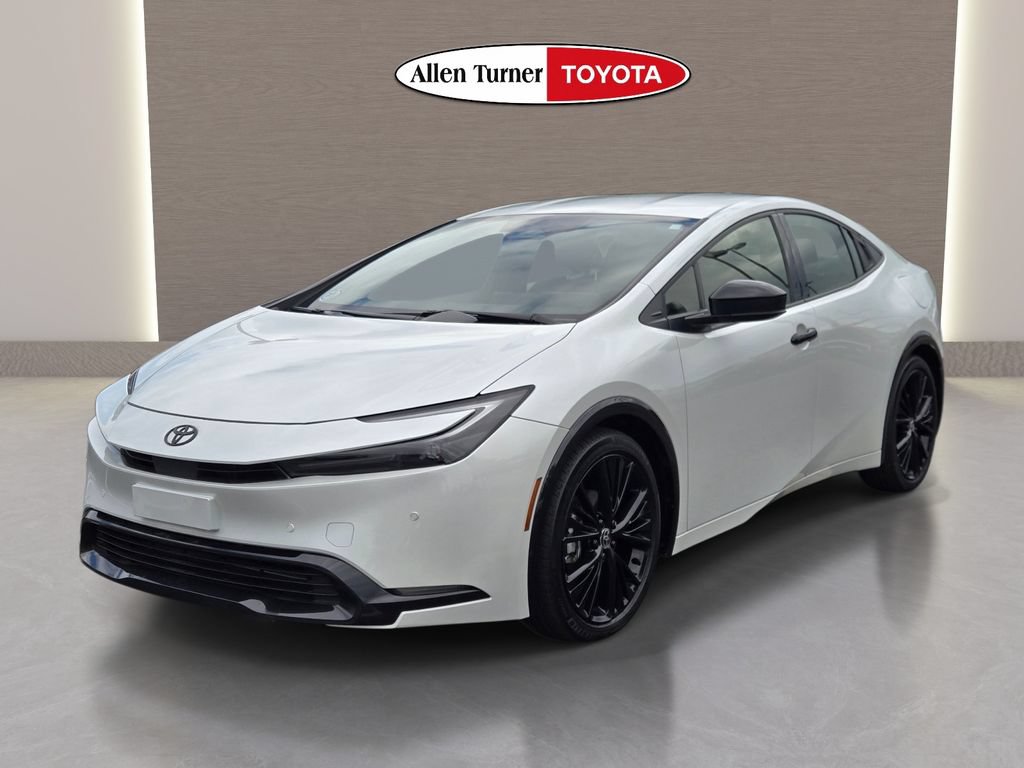 Used 2025 Toyota Prius FWD image 3
