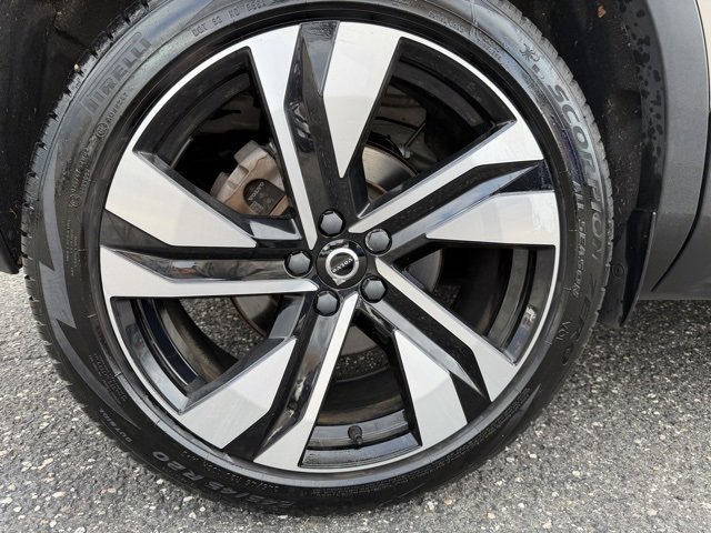 Certified 2023 Volvo XC40 B5 Plus w/ Driver Assist Package image 19