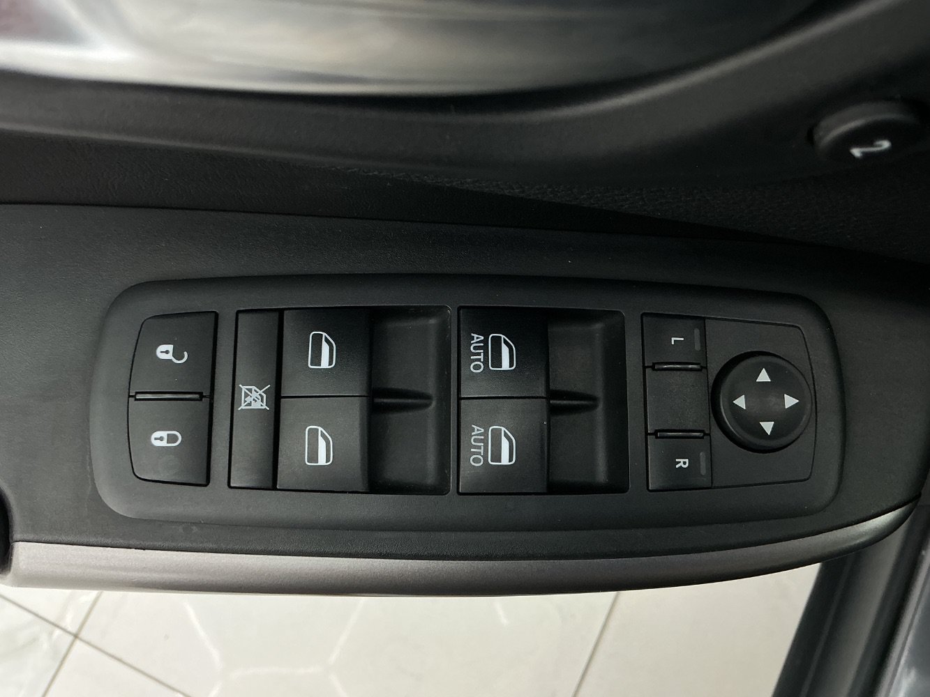 Used 2019 Jeep Cherokee Limited AWD/4WD image 38