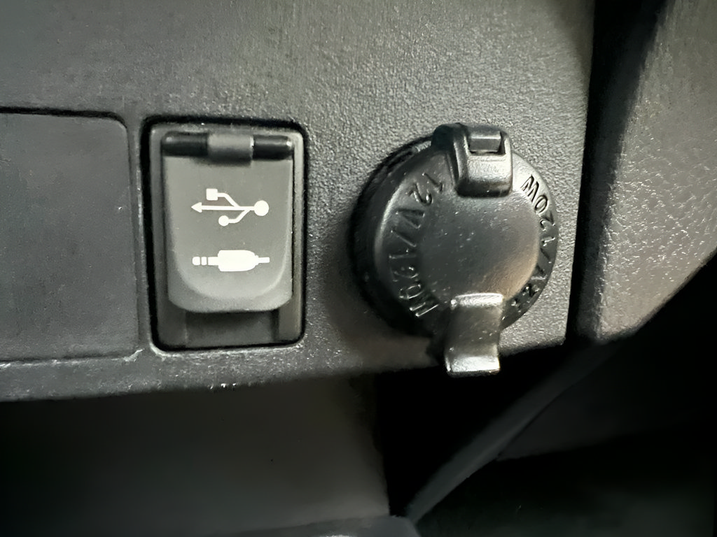 Used 2015 Toyota RAV4 Limited w/ Technology Package AWD/4WD image 35