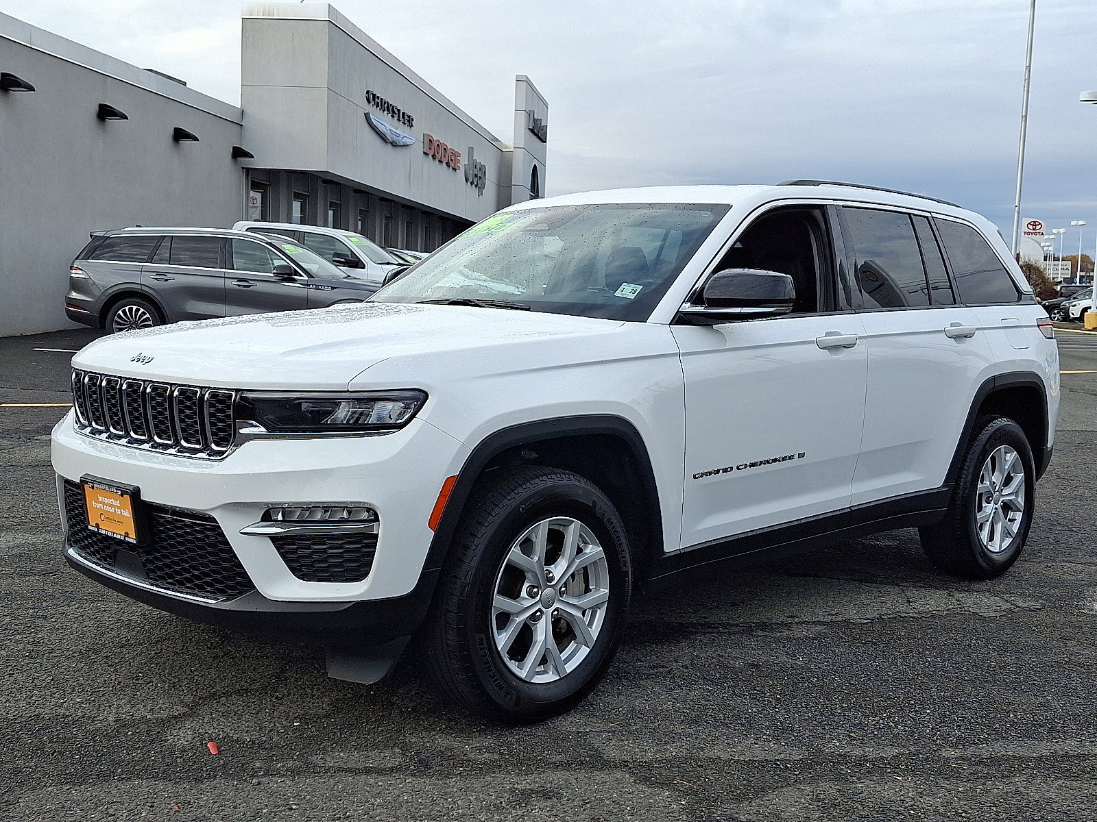 Used 2023 Jeep Grand Cherokee Limited image 3