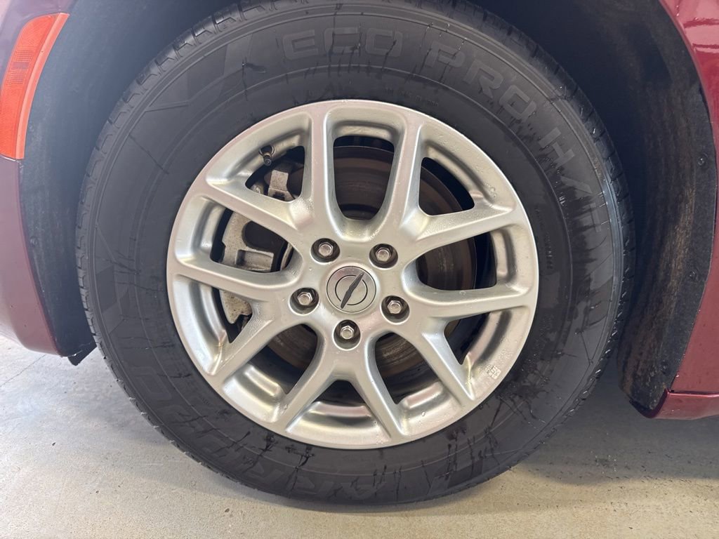 Used 2023 Chrysler Voyager LX image 9