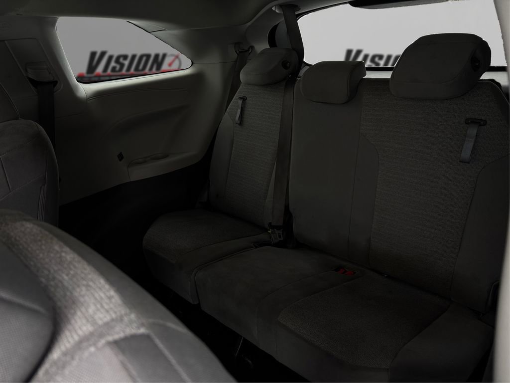 Used 2021 Toyota Sienna LE image 34