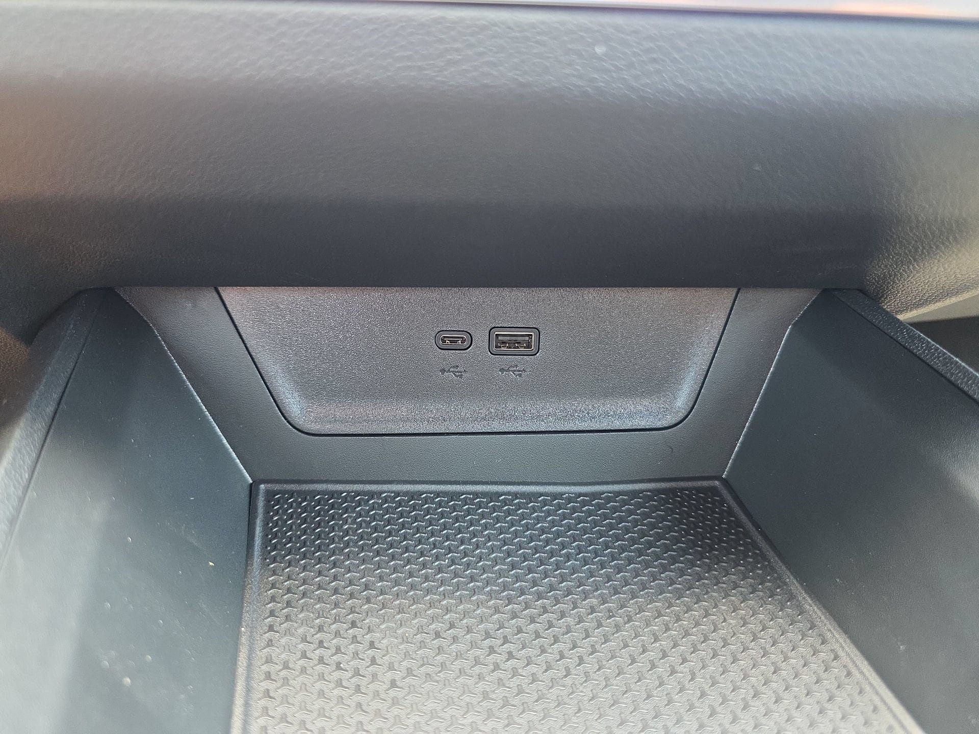 New 2026 Chevrolet Equinox LT w/ Convenience Package II FWD image 25