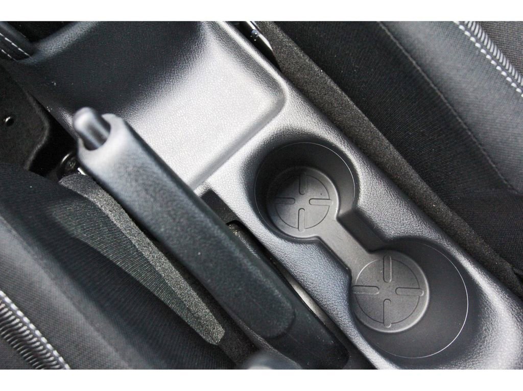 Used 2019 Nissan Kicks S image 32