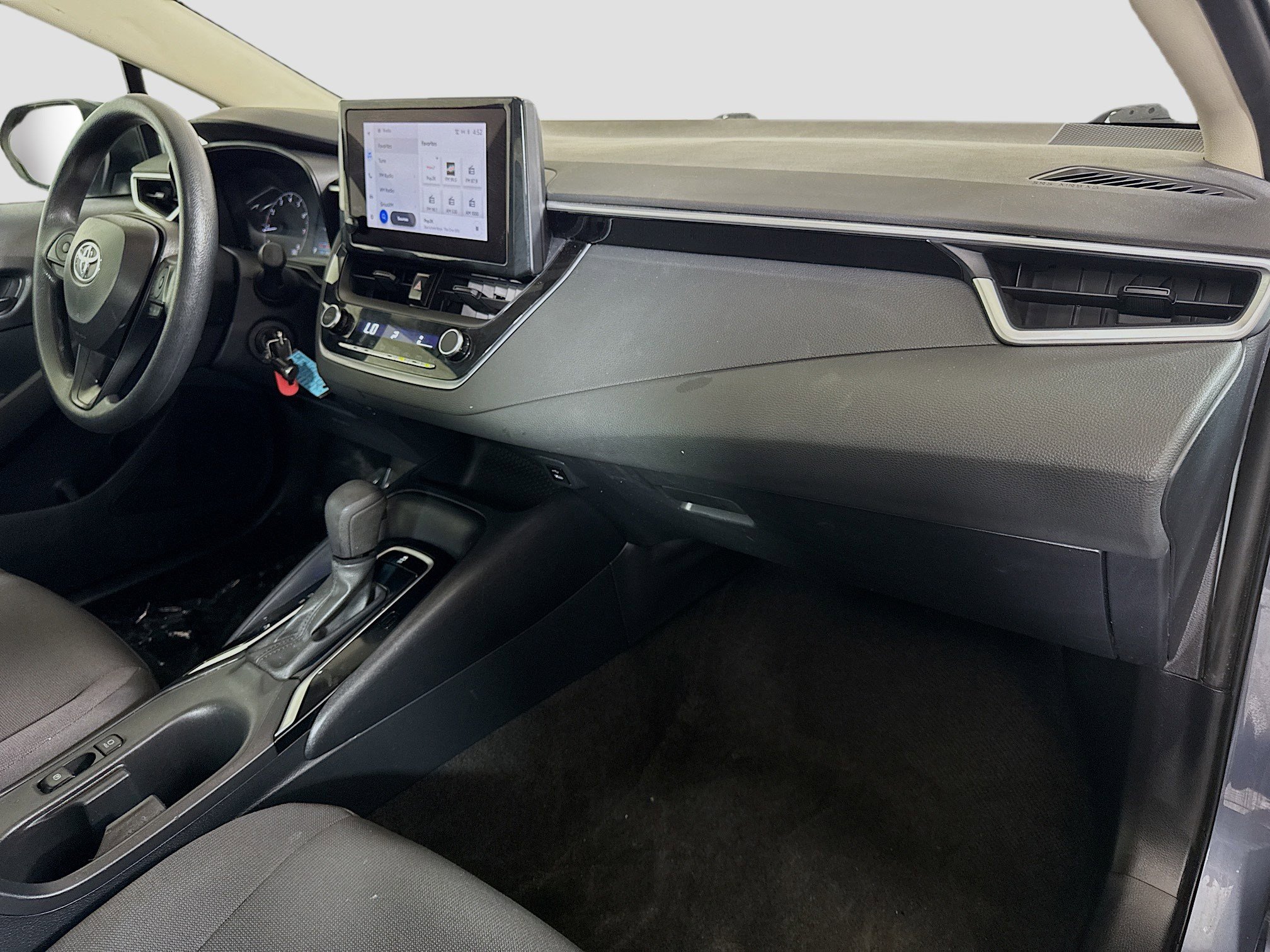 Used 2024 Toyota Corolla LE image 29