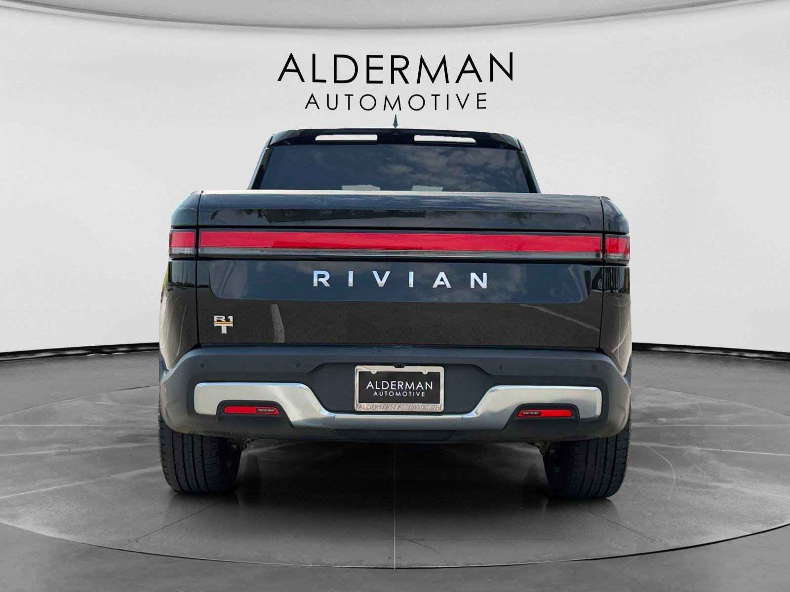 Used 2022 Rivian R1T Adventure image 4