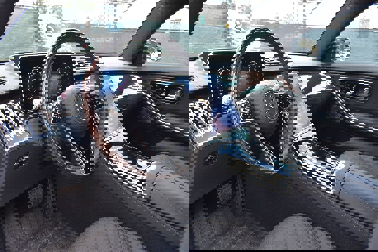 Used 2024 Mercedes-Benz S 500 4MATIC image 4