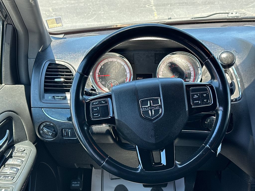 Used 2020 Dodge Grand Caravan SE FWD image 22