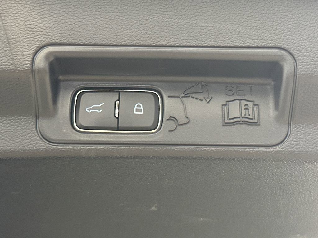 Used 2022 Ford Explorer Platinum w/ Equipment Group 601A AWD/4WD image 19