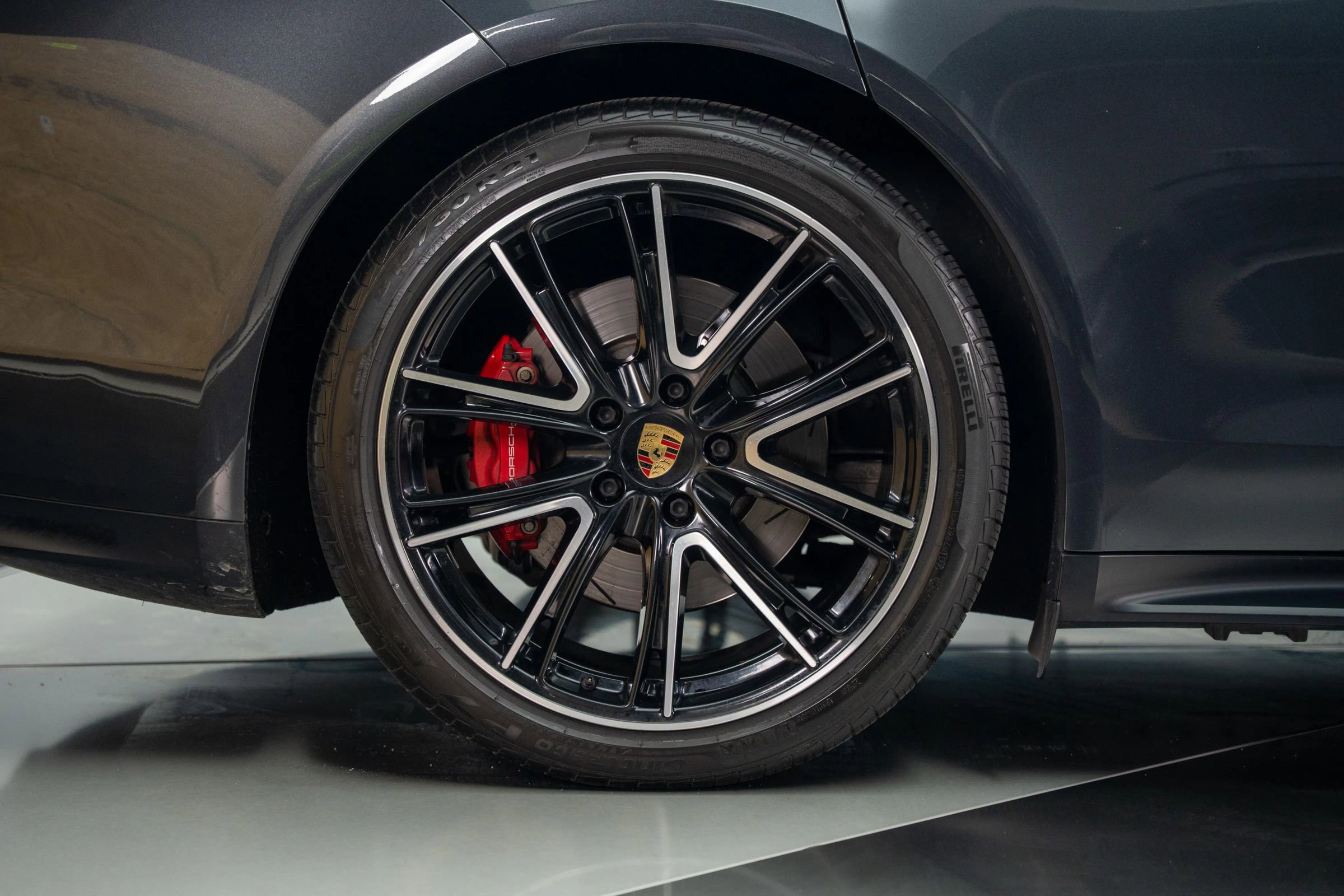 Used 2019 Porsche Panamera GTS image 24