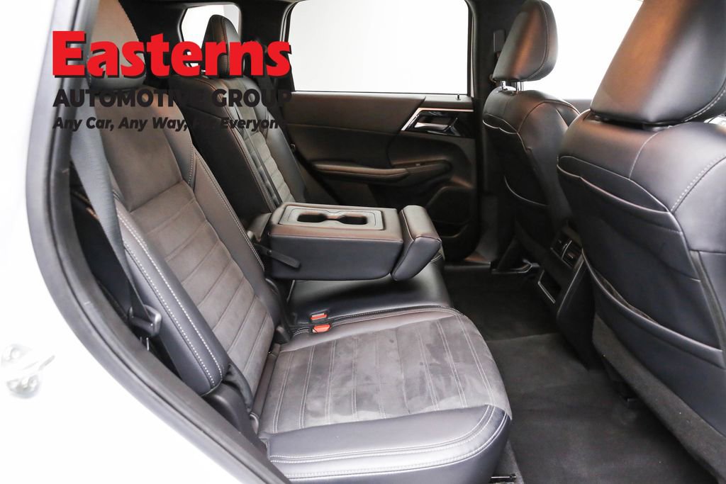 Used 2024 Mitsubishi Outlander SE image 22