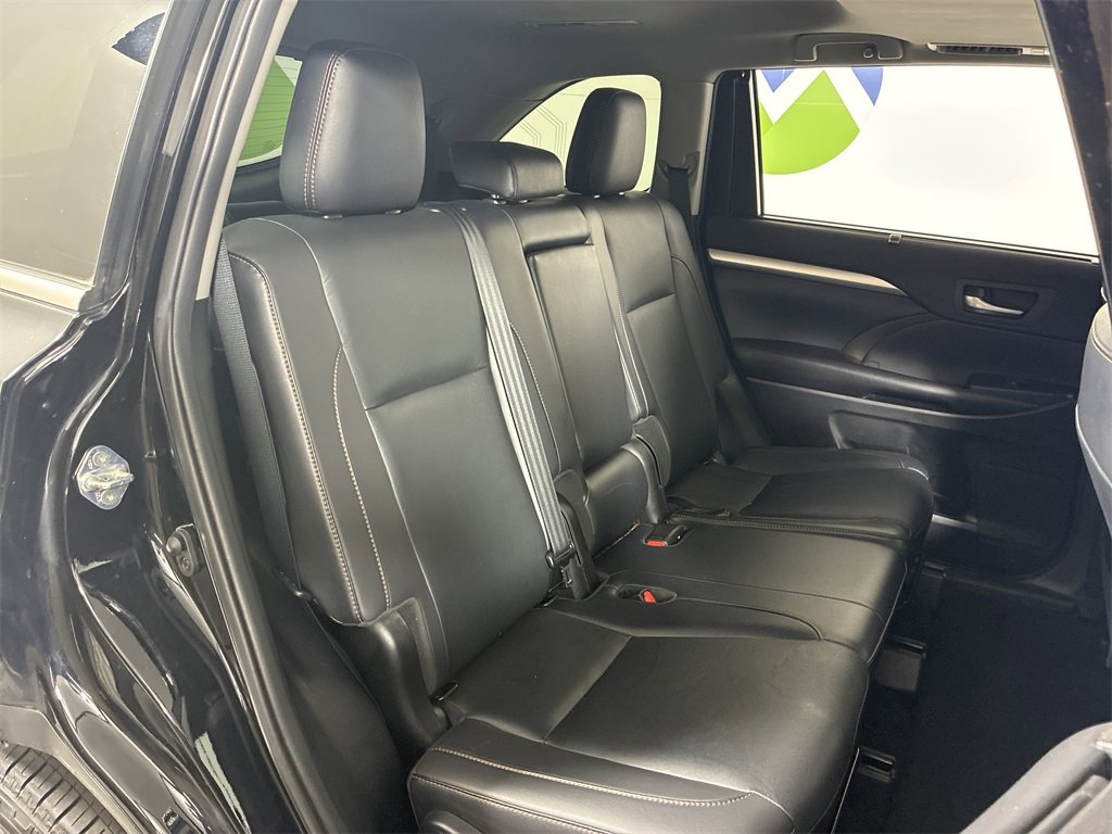 Used 2019 Toyota Highlander XLE image 30