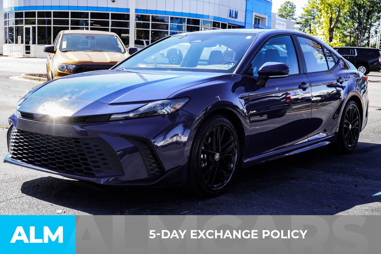 Used 2025 Toyota Camry SE image 5