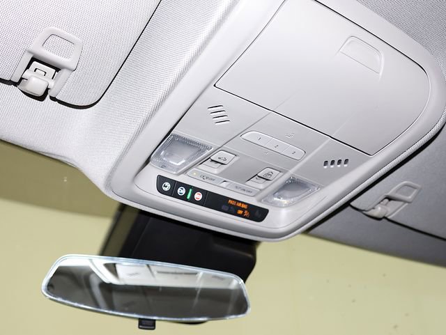 Used 2023 Cadillac XT4 Luxury w/ Cold Weather Package FWD image 22