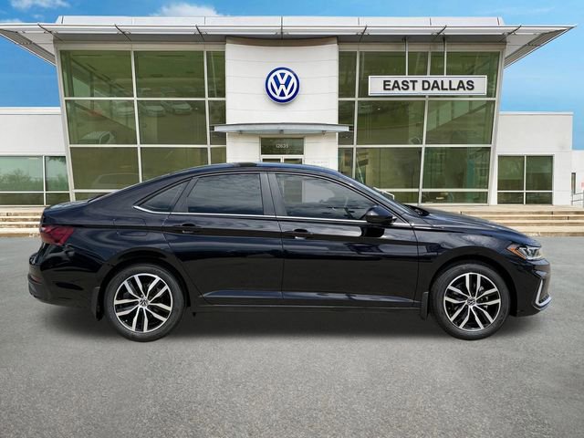 New 2026 Volkswagen Jetta SE image 2