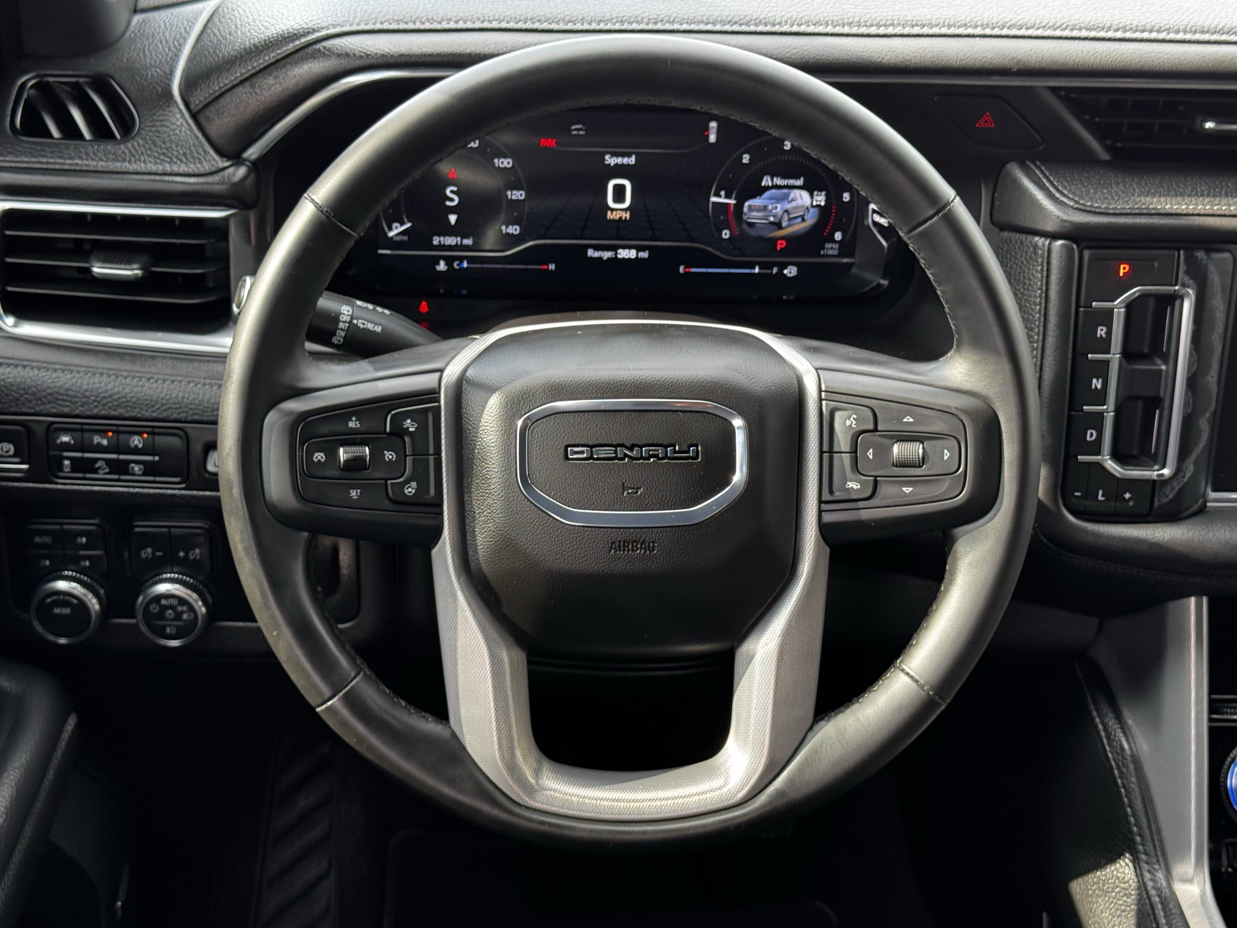 Used 2024 GMC Yukon XL Denali AWD/4WD image 15
