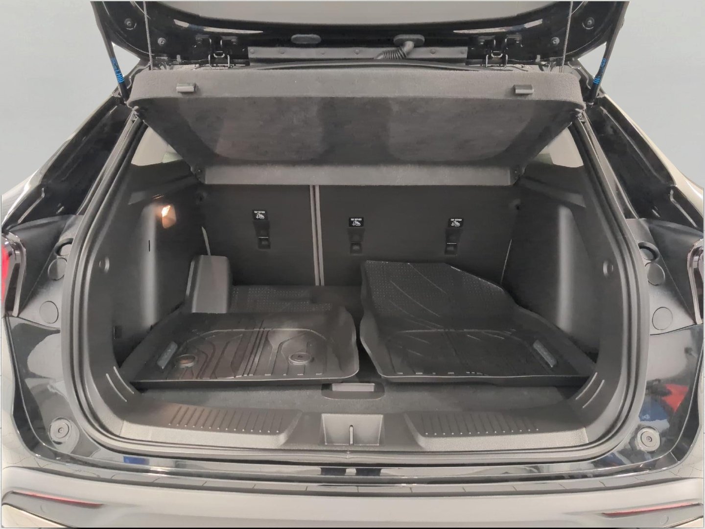 Used 2026 Chevrolet Trax ACTIV w/ Sunroof Package FWD image 15