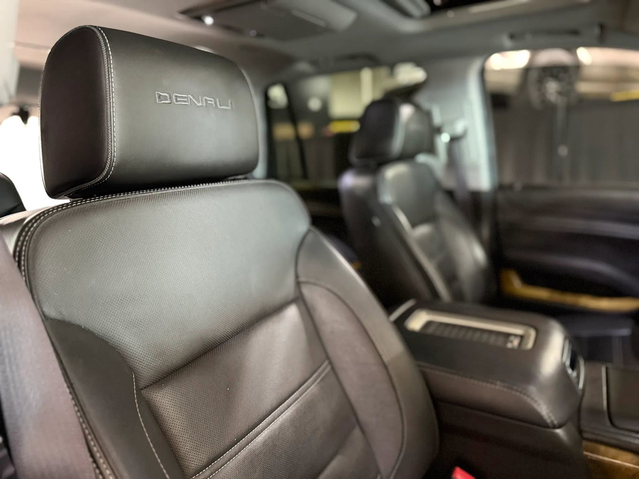 Used 2017 GMC Yukon Denali w/ Open Road Package image 19