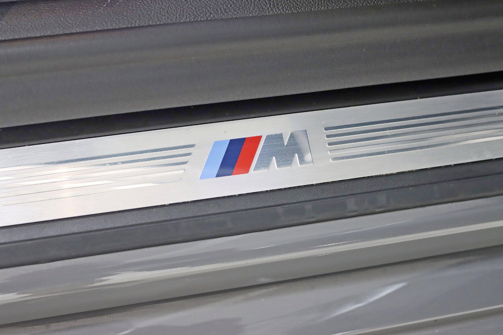 Used 2022 BMW 530i xDrive w/ M Sport Package image 15