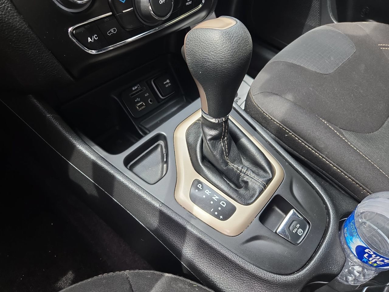 Used 2017 Jeep Cherokee Latitude FWD image 11