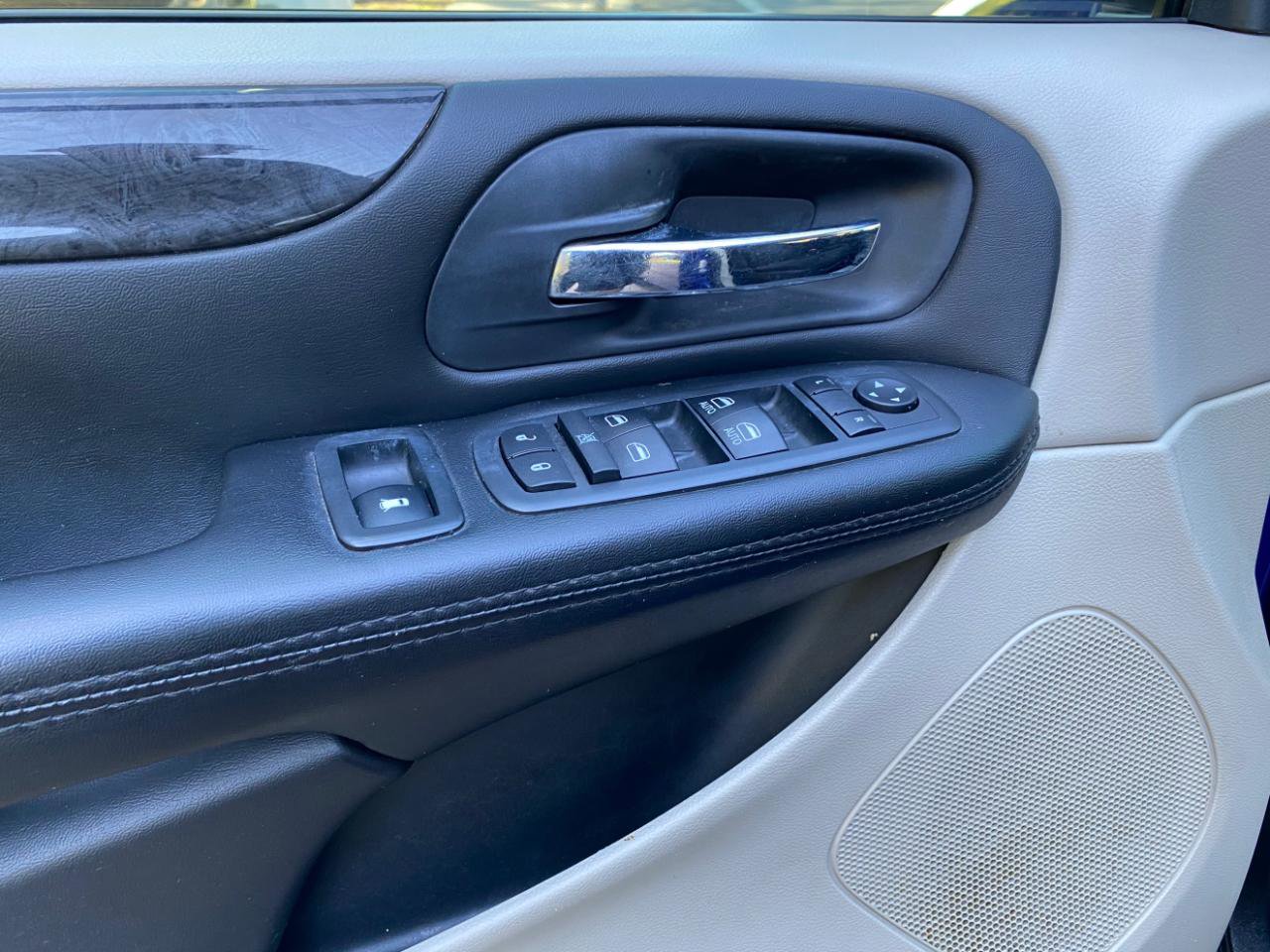 Used 2019 Dodge Grand Caravan SE FWD image 29