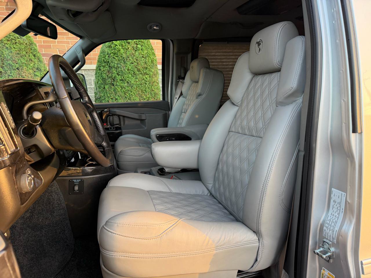 Used 2024 Chevrolet Express 2500 RWD image 3