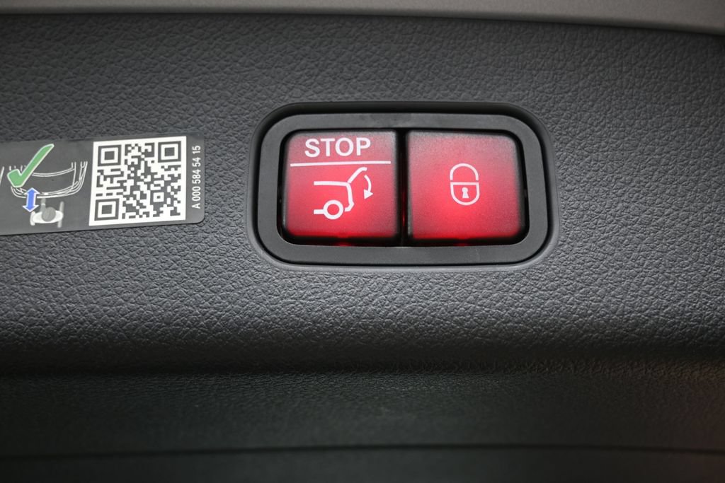 Used 2024 Mercedes-Benz GLC 43 AMG 4MATIC image 17