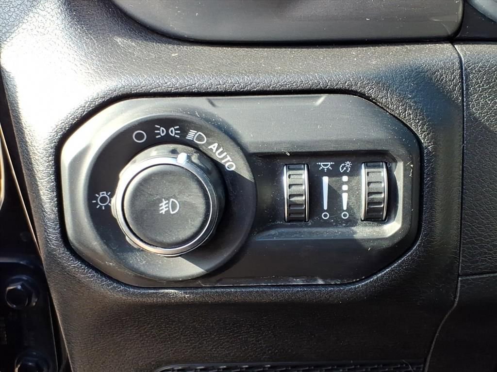 Used 2020 Jeep Wrangler Unlimited Sahara AWD/4WD image 28