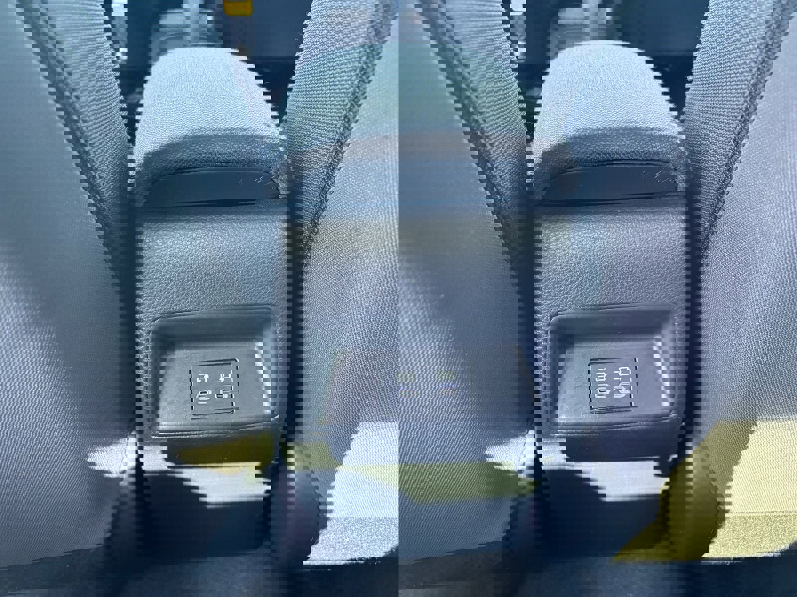 Used 2025 Toyota Corolla LE w/ Carpet Mat Package (TMS) image 19