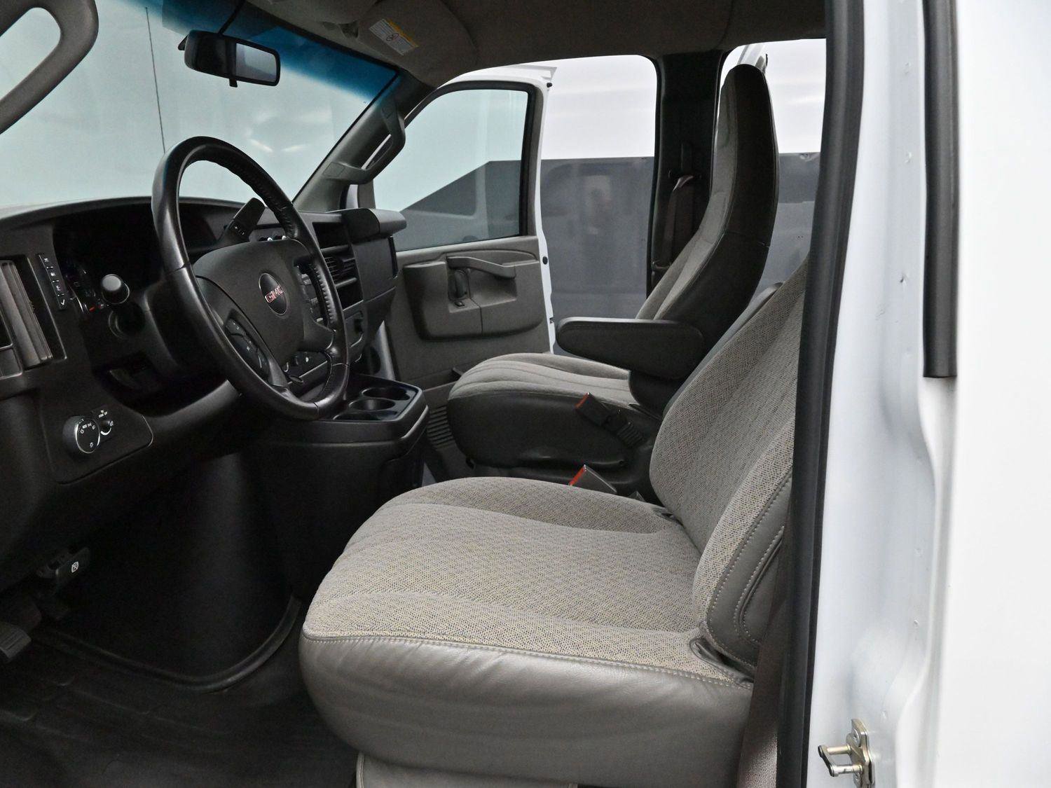 Used 2023 GMC Savana 3500 LS image 13