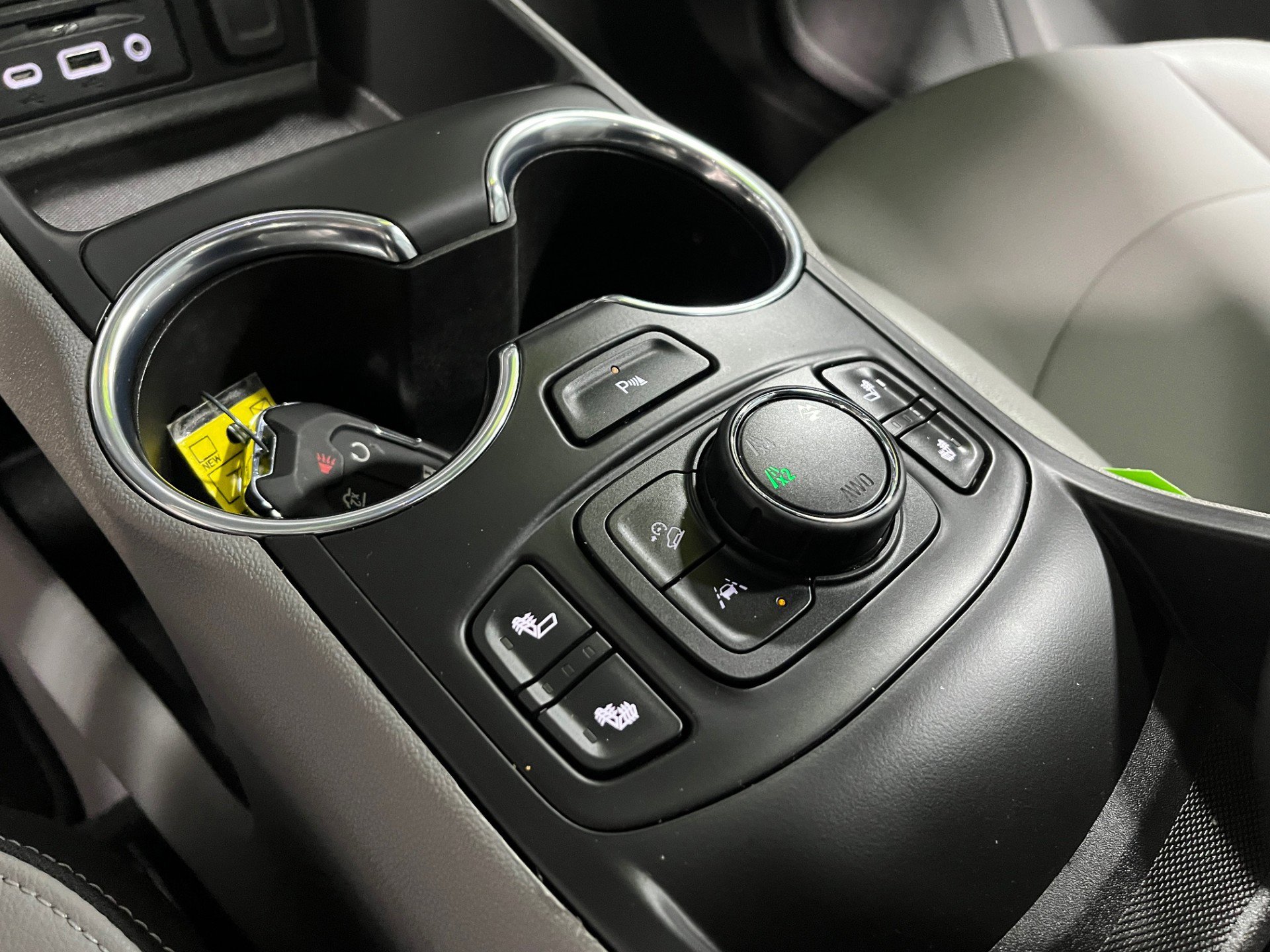 Certified 2024 GMC Terrain SLT w/ Tech Package image 12