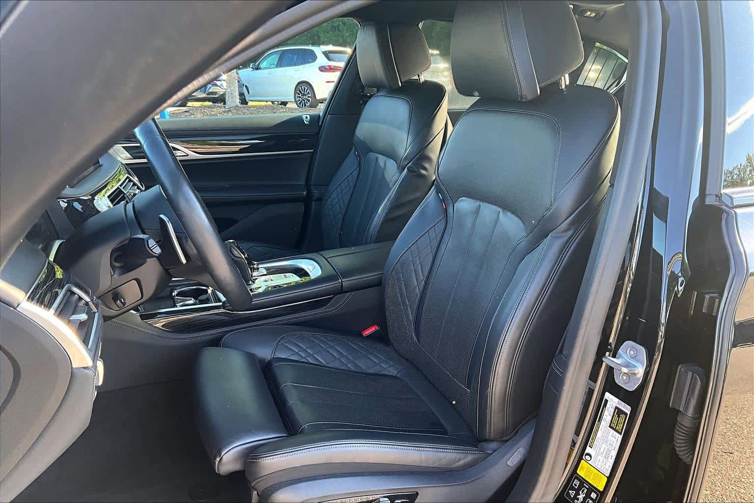 Used 2020 BMW 750i xDrive w/ Executive Package AWD/4WD image 7