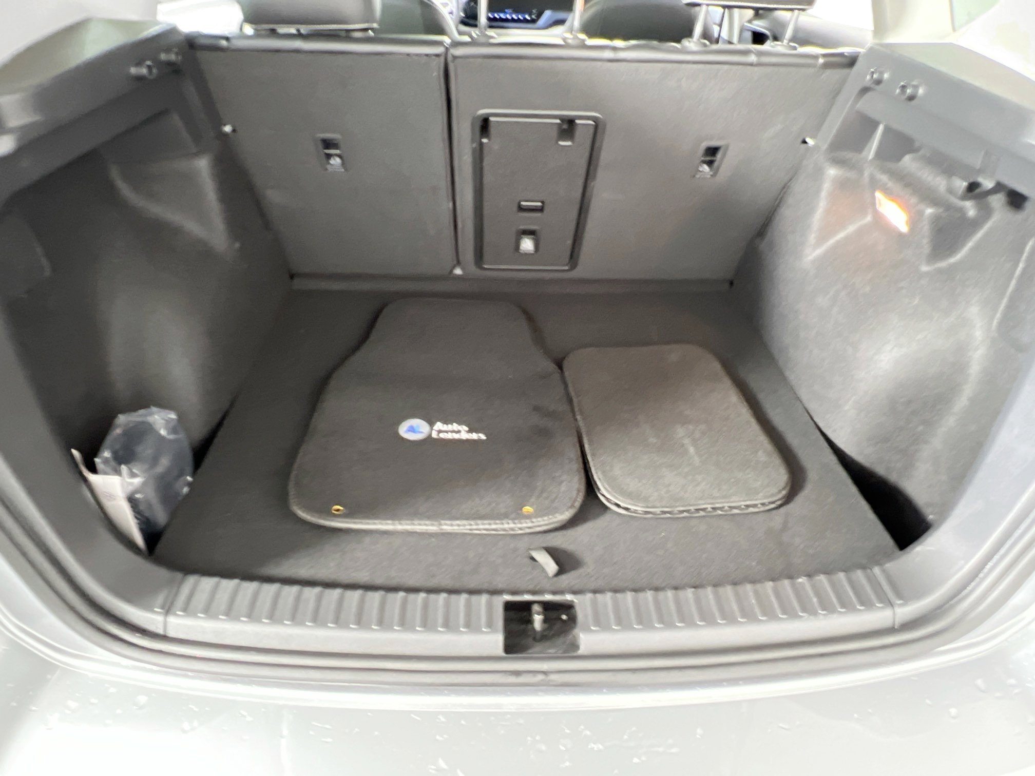 Used 2023 Volkswagen Taos SE AWD/4WD image 25