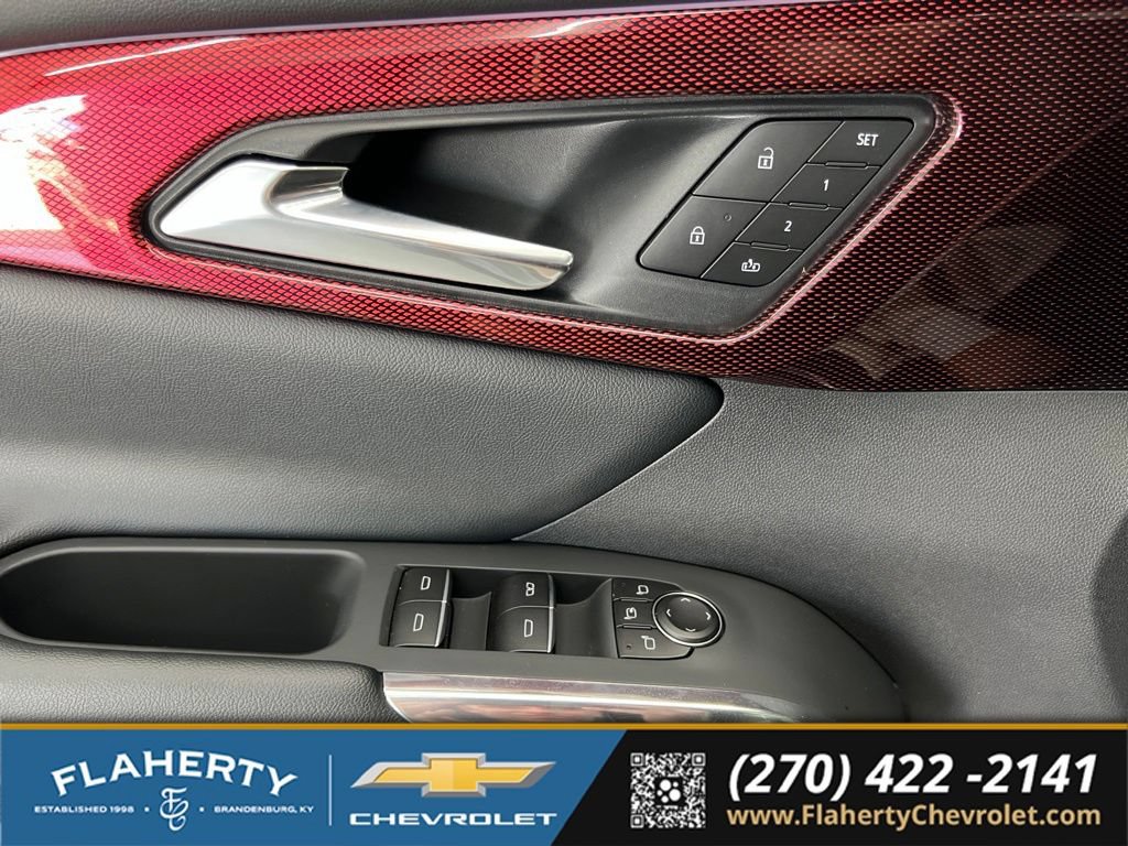 Used 2026 Chevrolet Traverse RS FWD image 22