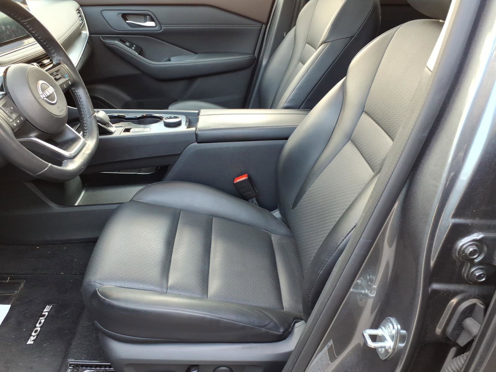 Used 2023 Nissan Rogue SV w/ SV Premium B Package image 12