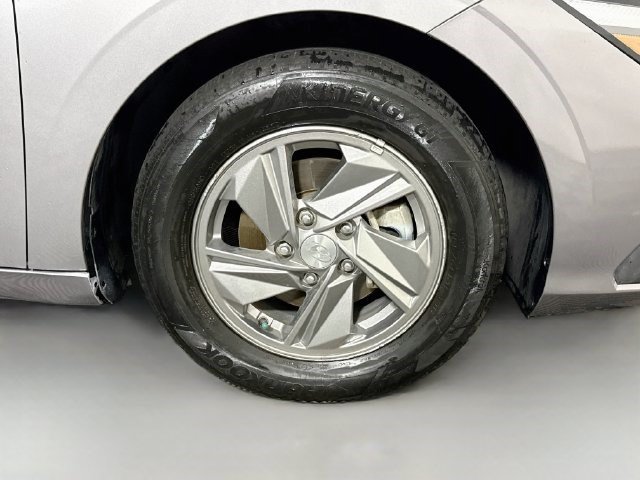 Used 2025 Hyundai Elantra SE FWD image 30