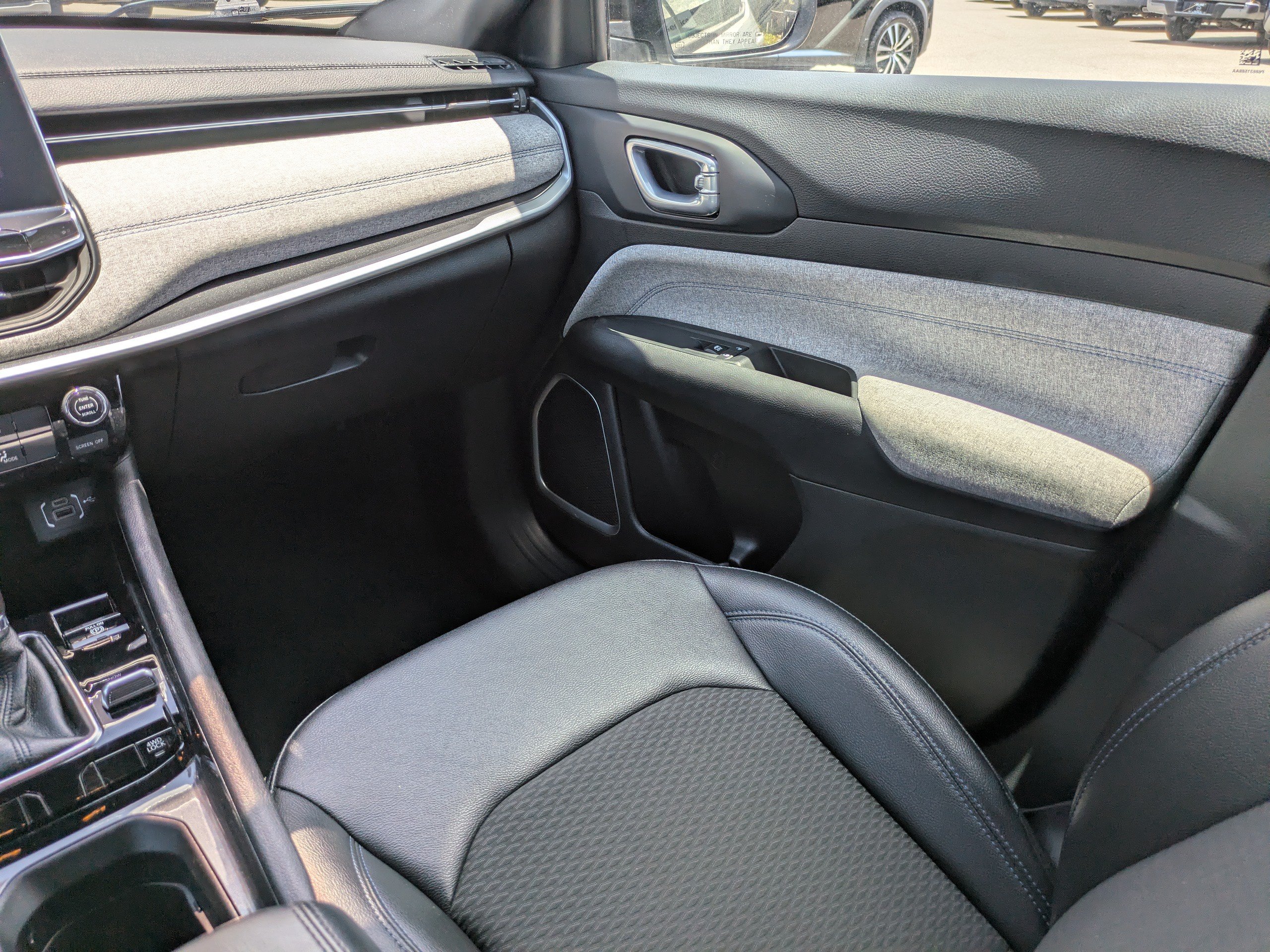 Used 2024 Jeep Compass Latitude AWD/4WD image 18