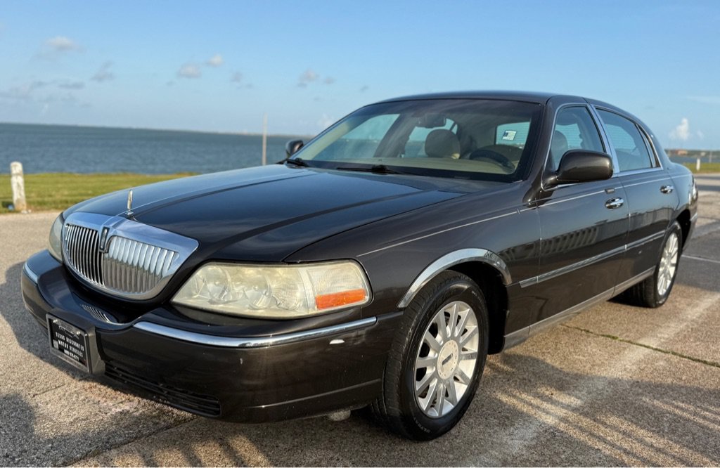 Used 2007 Lincoln Town Car Signature