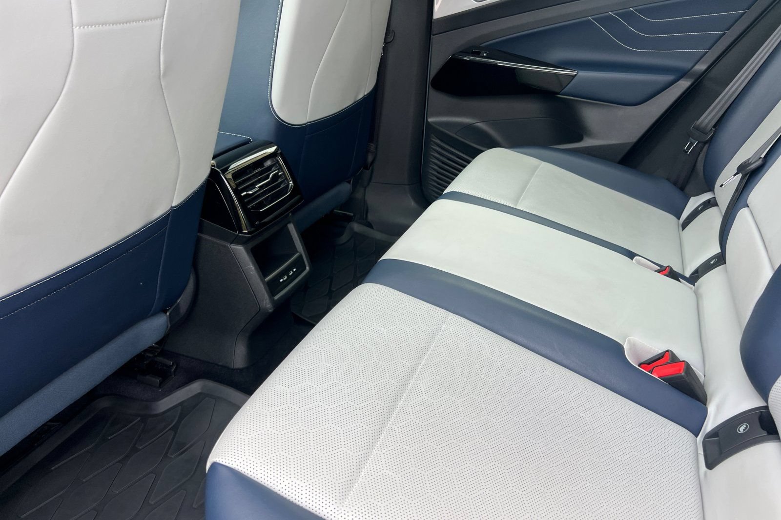 Used 2024 Volkswagen ID.4 S RWD image 12
