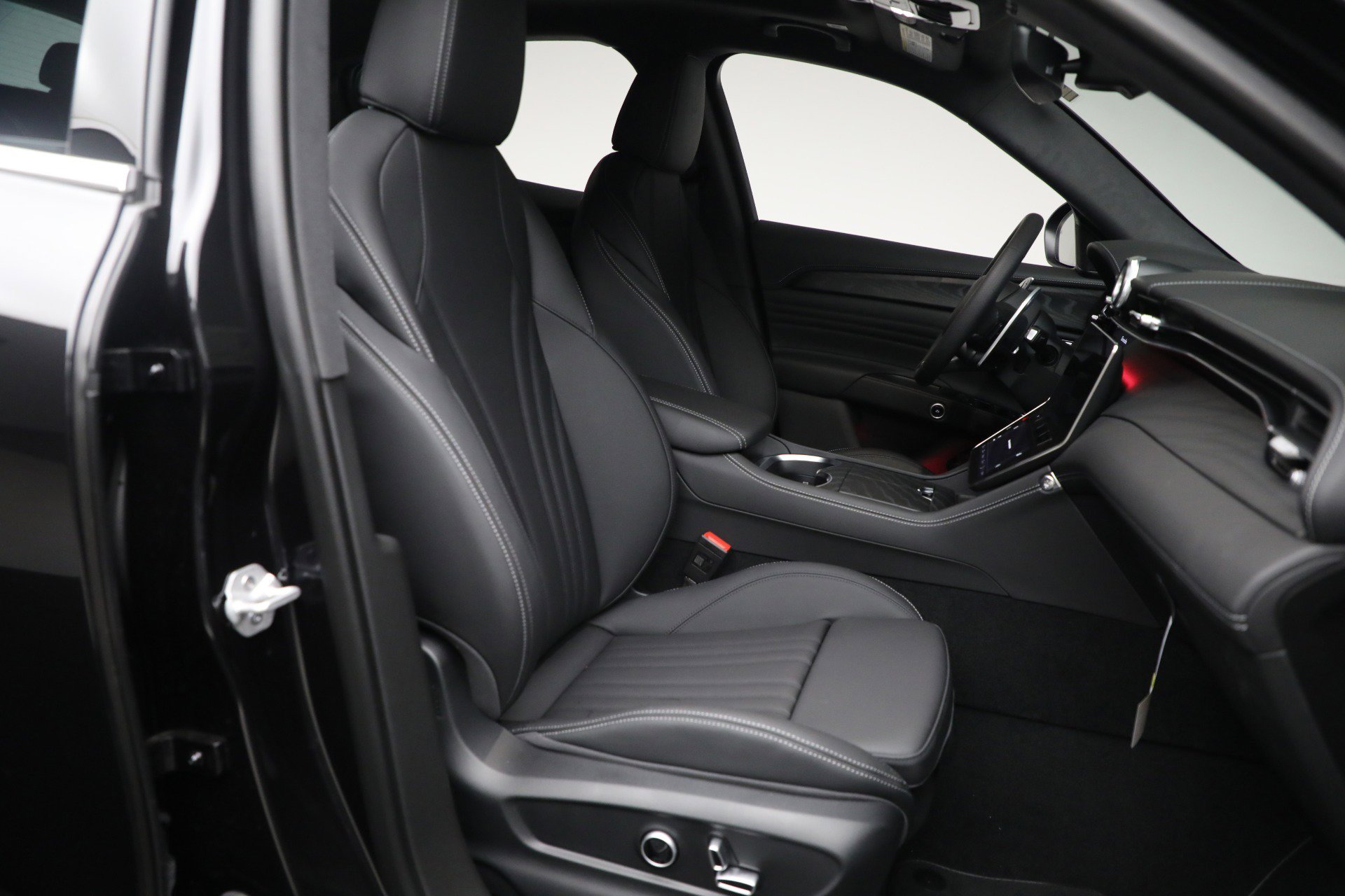 New 2025 Maserati Grecale GT image 16