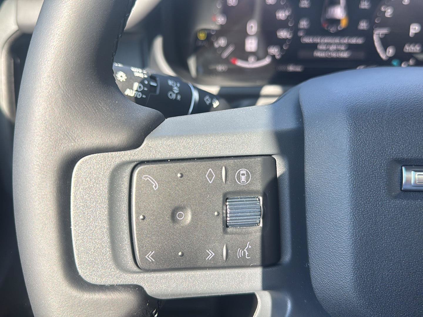 New 2026 Land Rover Defender 110 X-Dynamic SE AWD/4WD image 25