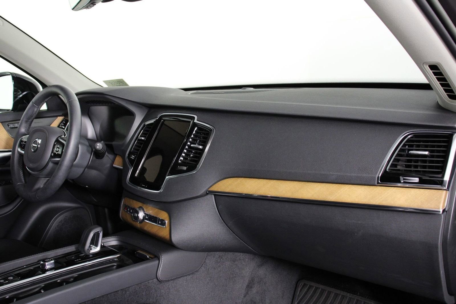 Certified 2023 Volvo XC90 T8 Plus w/ Protection Package Premier image 22