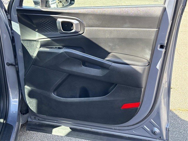 Used 2023 Kia Sorento LX image 8