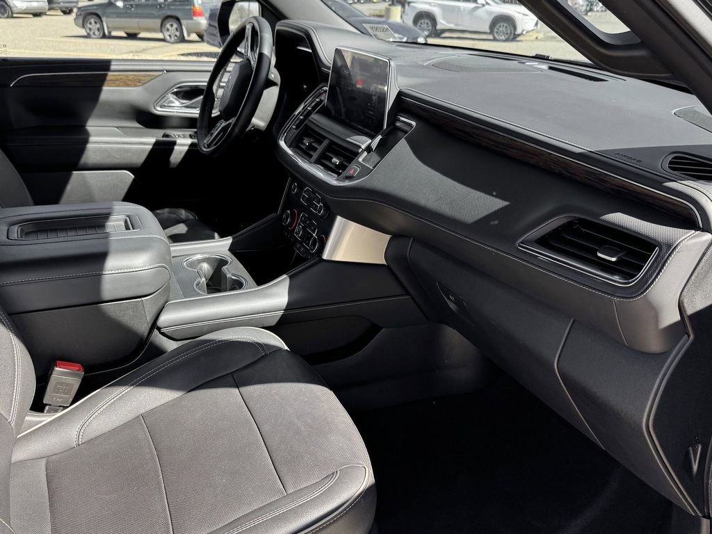 Used 2023 Chevrolet Suburban Premier image 31