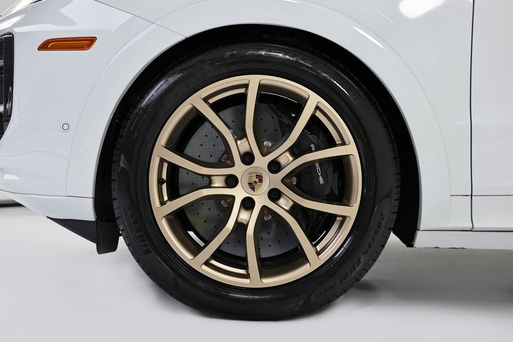 Certified 2025 Porsche Cayenne GTS AWD/4WD image 13