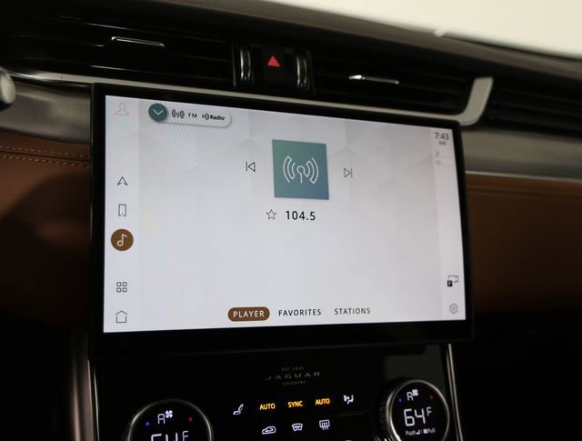 Used 2022 Jaguar XF R-Dynamic SE image 9