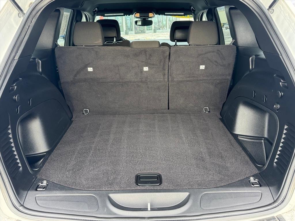 Used 2022 Jeep Grand Cherokee Laredo E image 5