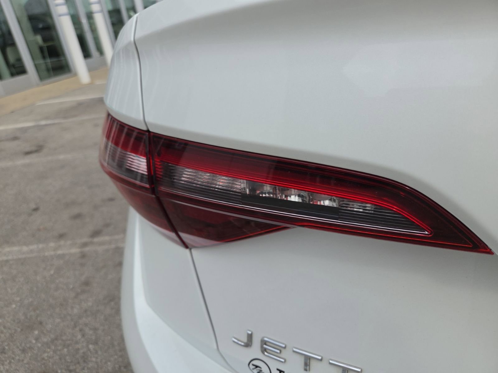 Certified 2022 Volkswagen Jetta SE FWD image 9