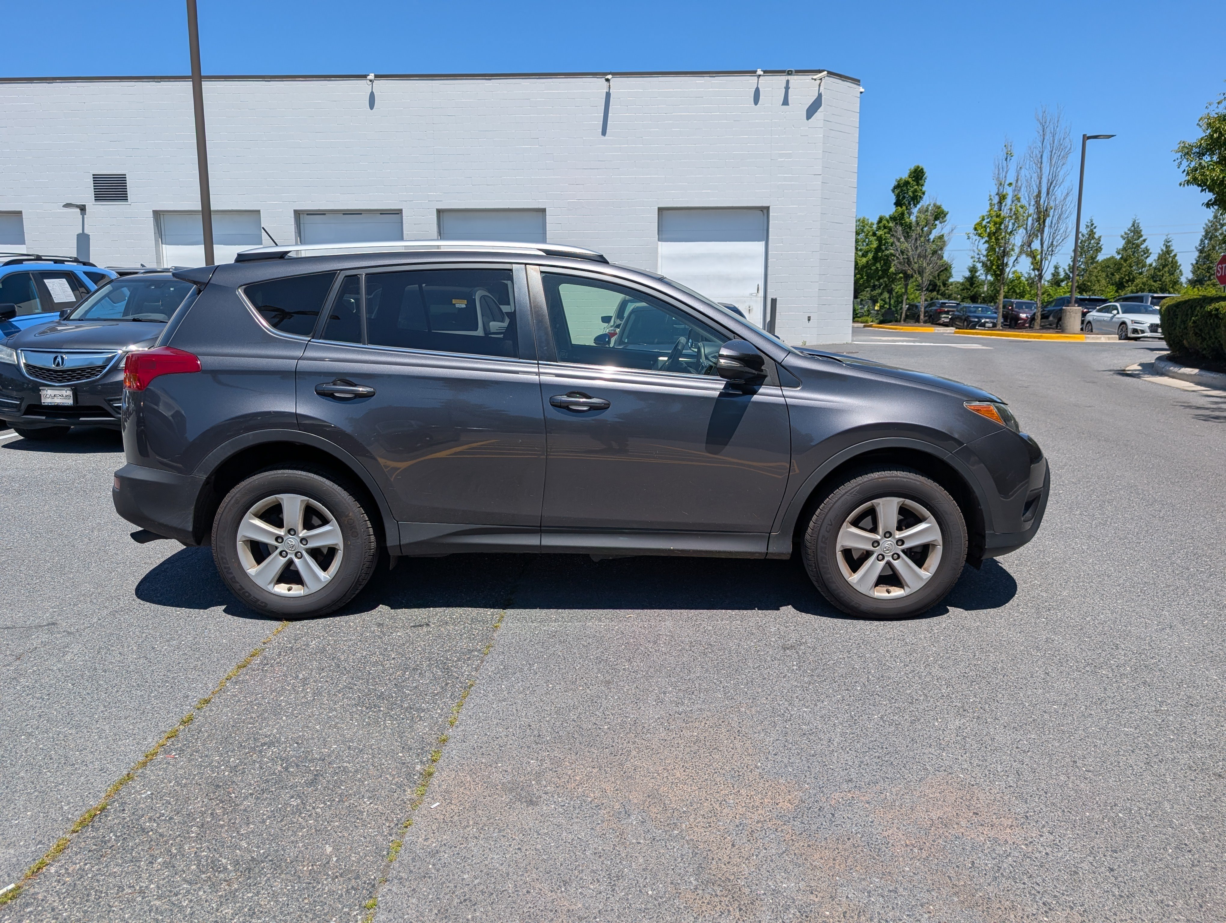 Used 2014 Toyota RAV4 XLE AWD/4WD image 2